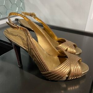 Gold metallic Guess high heels with platform